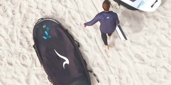 Surfer à travers le monde : Comment transporter son surf électrique Radinn en voyage