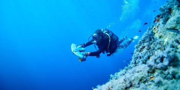 Sécurité sous l'eau: les équipements essentiels à associer à votre scooter sous-marin Sublue