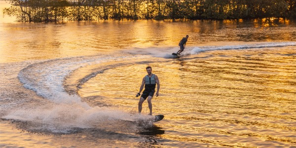 Comment organiser une journée parfaite avec une planche de surf électrique ?